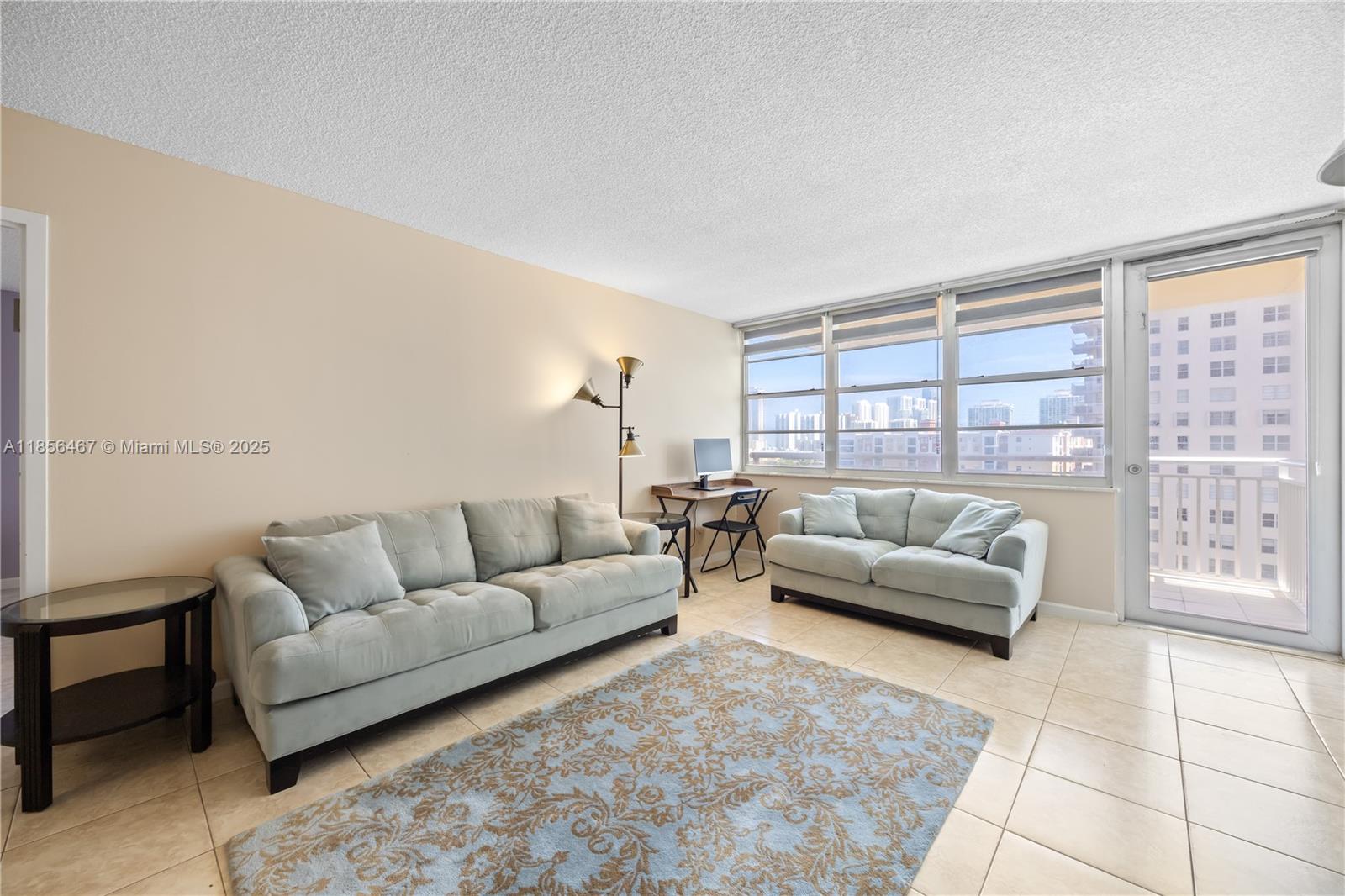 See details 812 2 / 2 1087 sq. ft. $ 2025-08-11 0 Photo