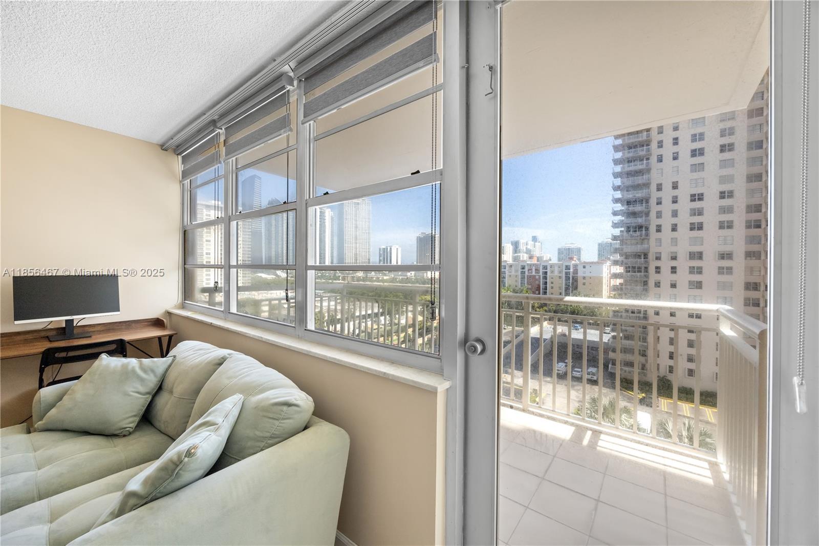 See details 812 2 / 2 1087 sq. ft. $ 2025-08-11 0 Photo