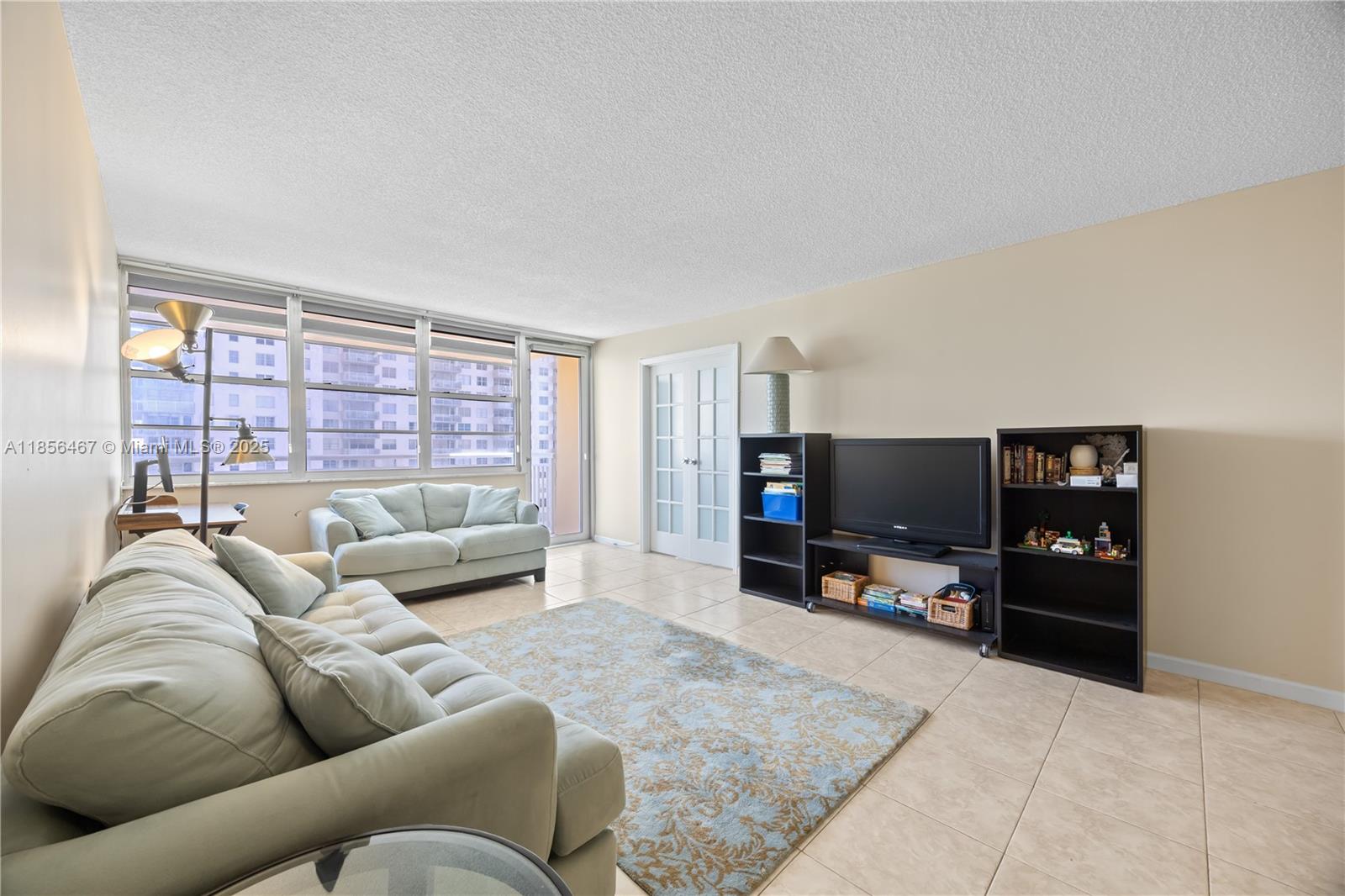 See details 812 2 / 2 1087 sq. ft. $ 2025-08-11 0 Photo