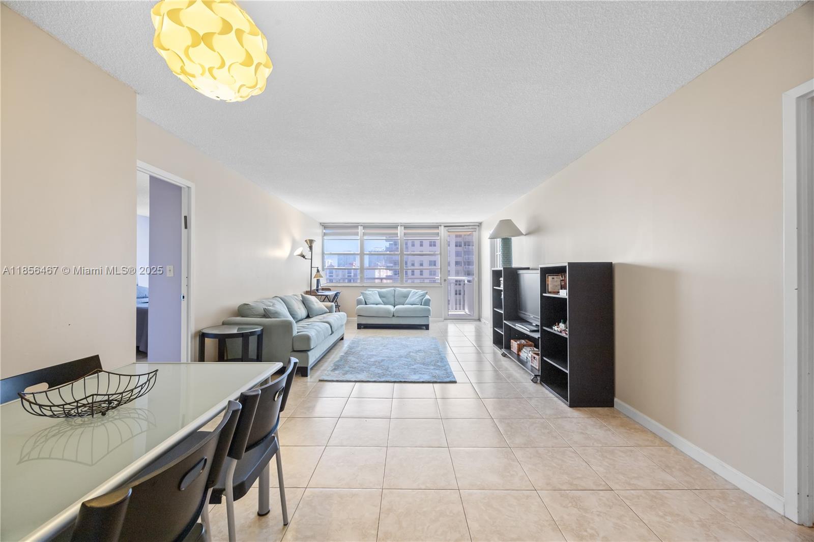 See details 812 2 / 2 1087 sq. ft. $ 2025-08-11 0 Photo