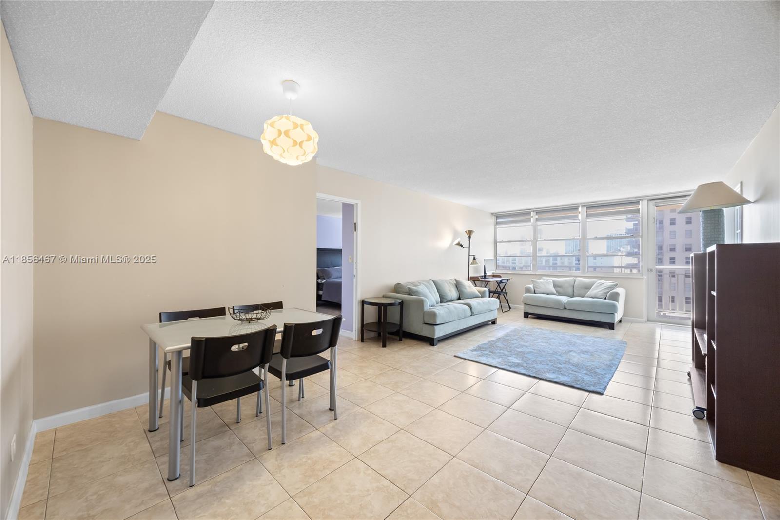 See details 812 2 / 2 1087 sq. ft. $ 2025-08-11 0 Photo