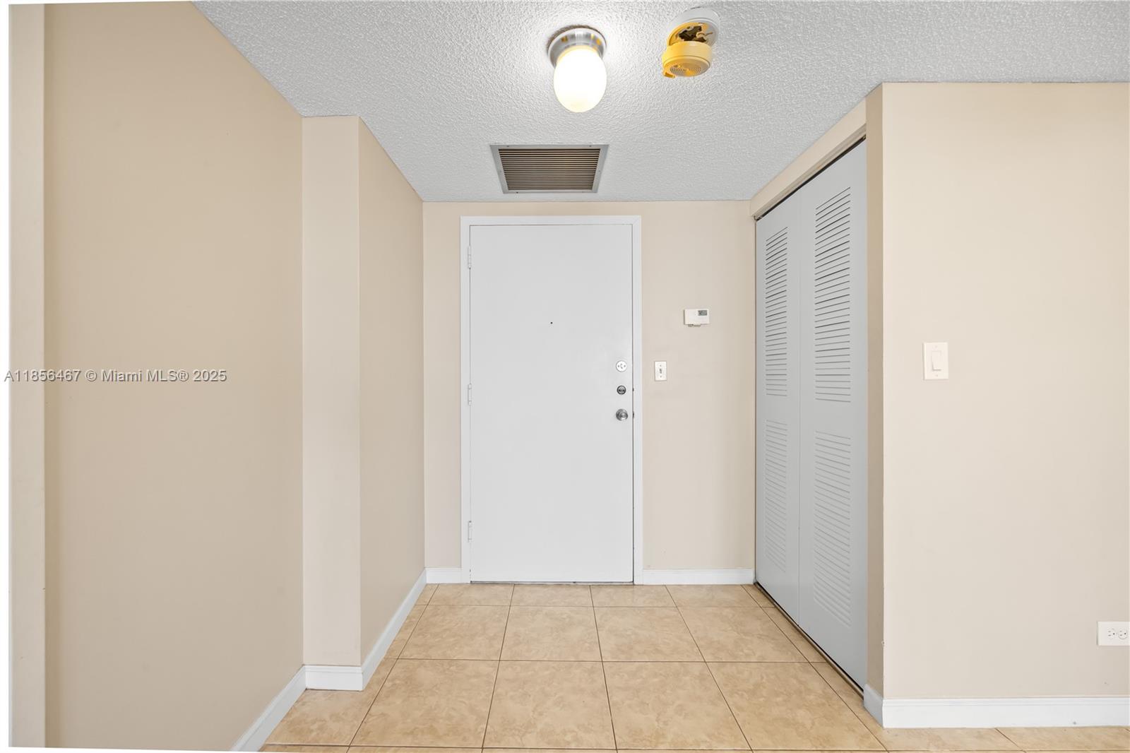 See details 812 2 / 2 1087 sq. ft. $ 2025-08-11 0 Photo