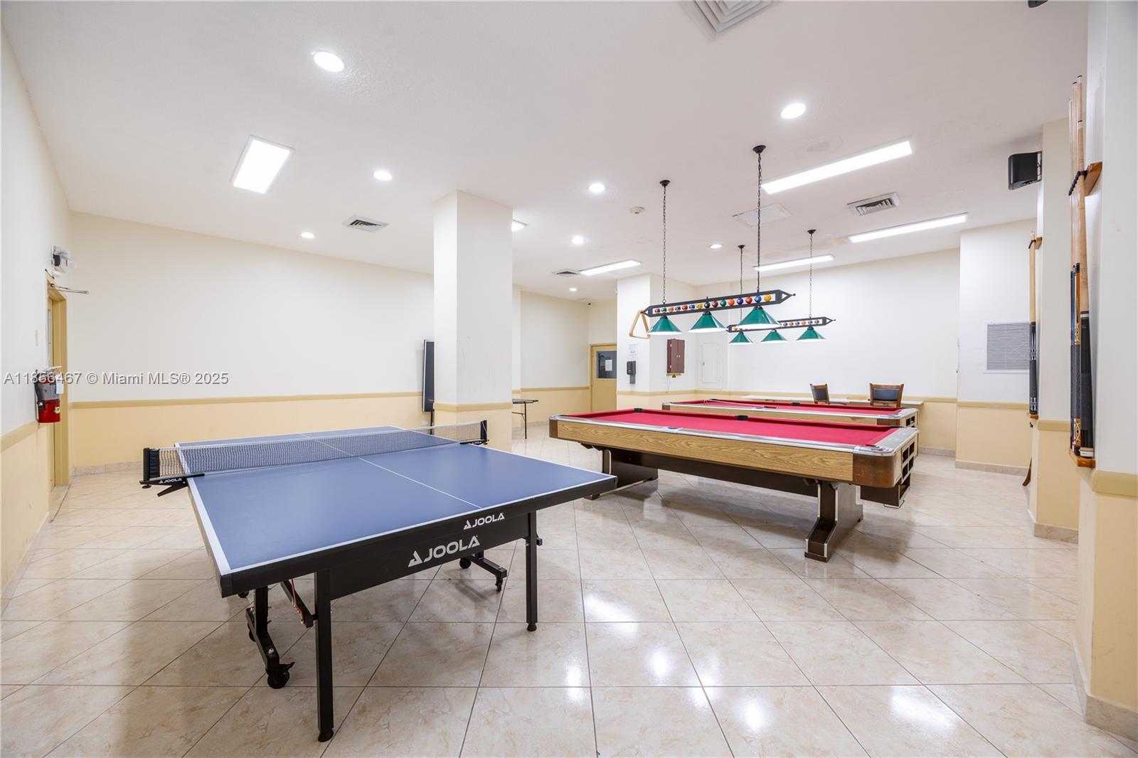 See details 812 2 / 2 1087 sq. ft. $ 2025-08-11 0 Photo