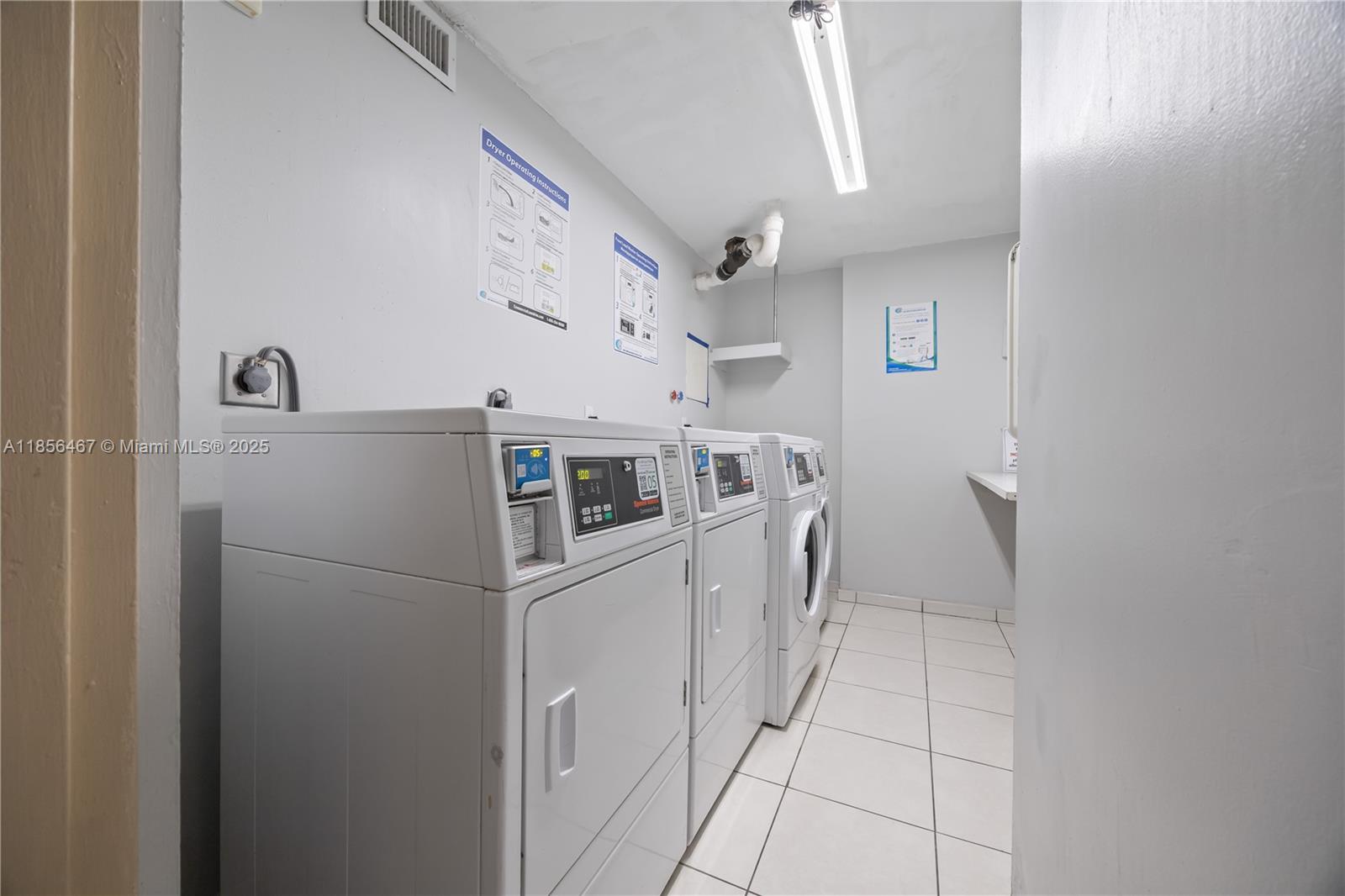 See details 812 2 / 2 1087 sq. ft. $ 2025-08-11 0 Photo