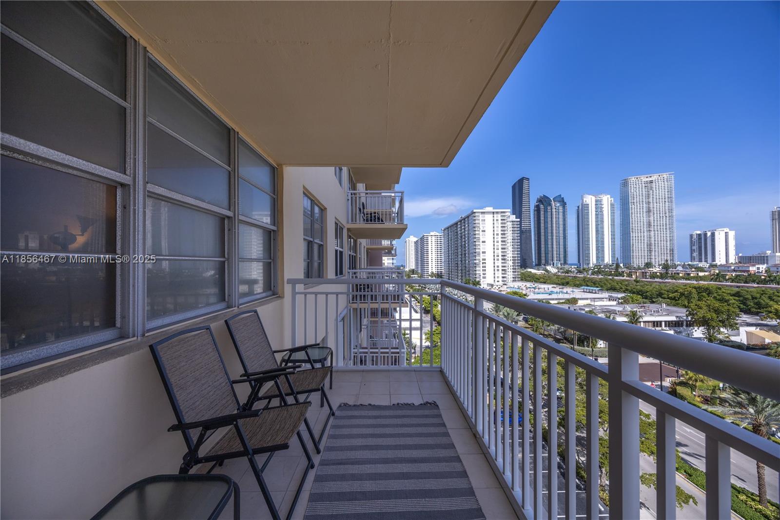 See details 812 2 / 2 1087 sq. ft. $ 2025-08-11 0 Photo
