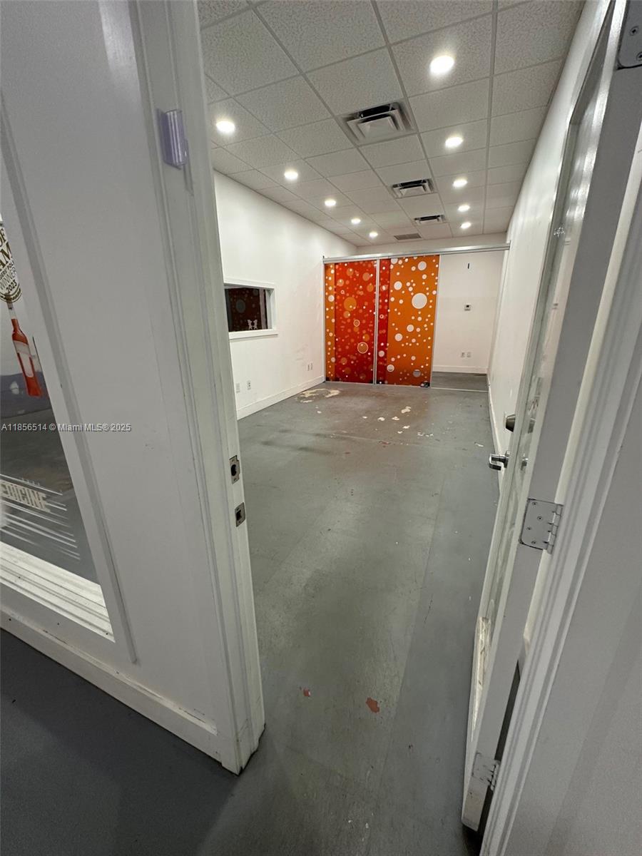 See details 470J / sq. ft. $ 2025-09-02 0 Photo