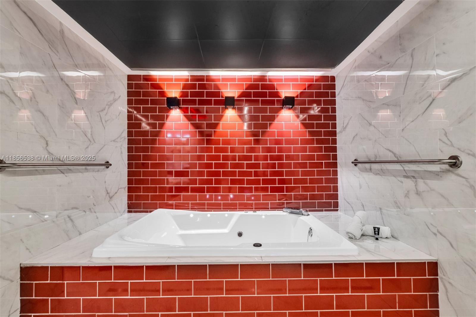   /   кв.футов $ 2025-08-11 0 Фото