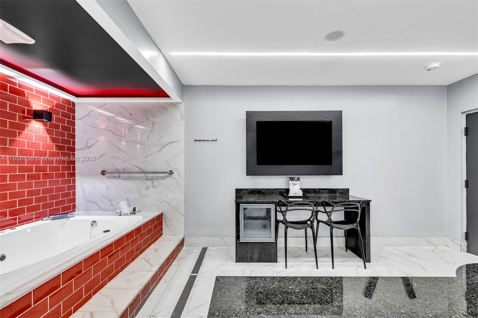   /   кв.футов $ 2025-08-11 0 Фото