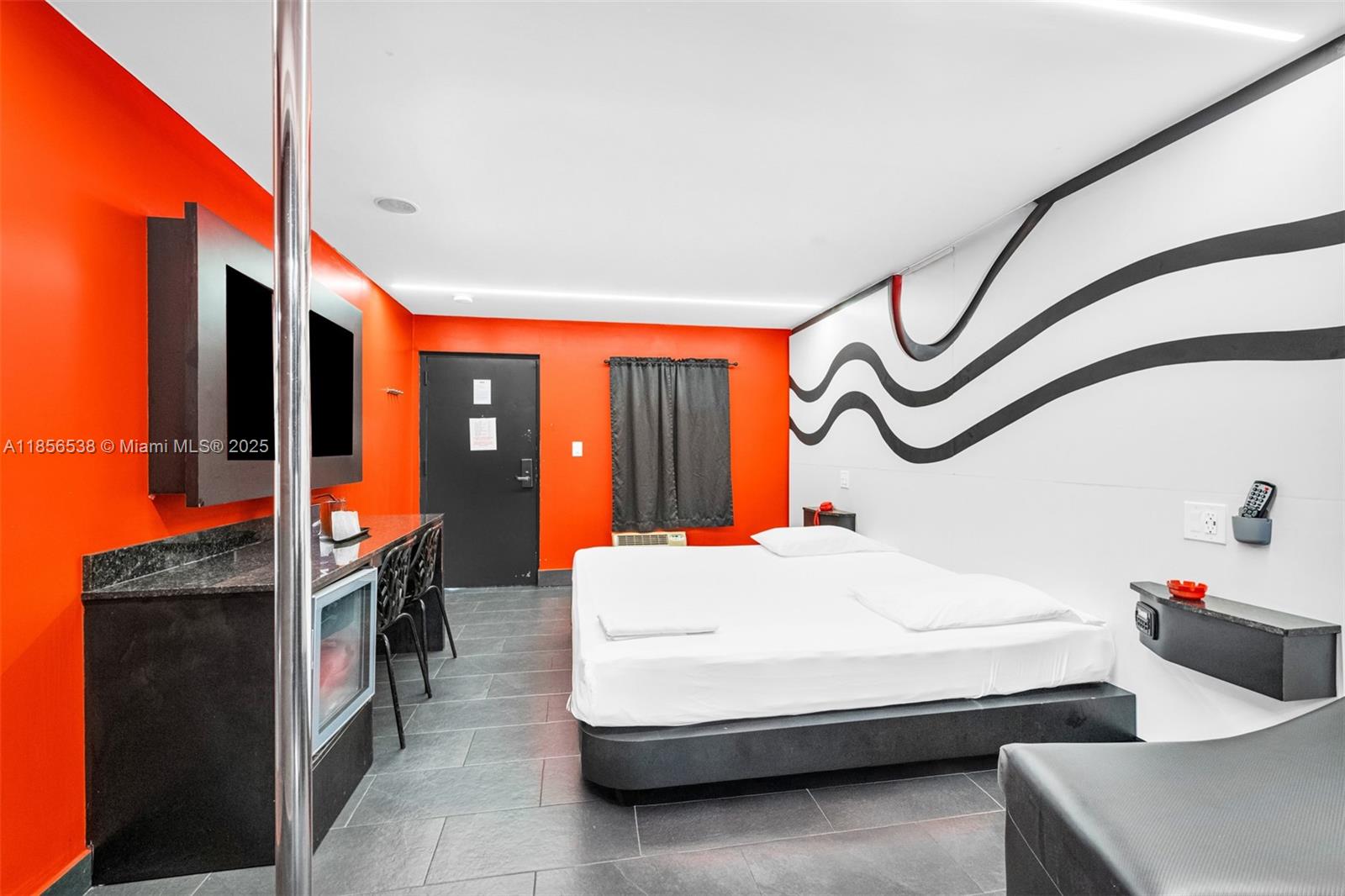   /   кв.футов $ 2025-08-11 0 Фото