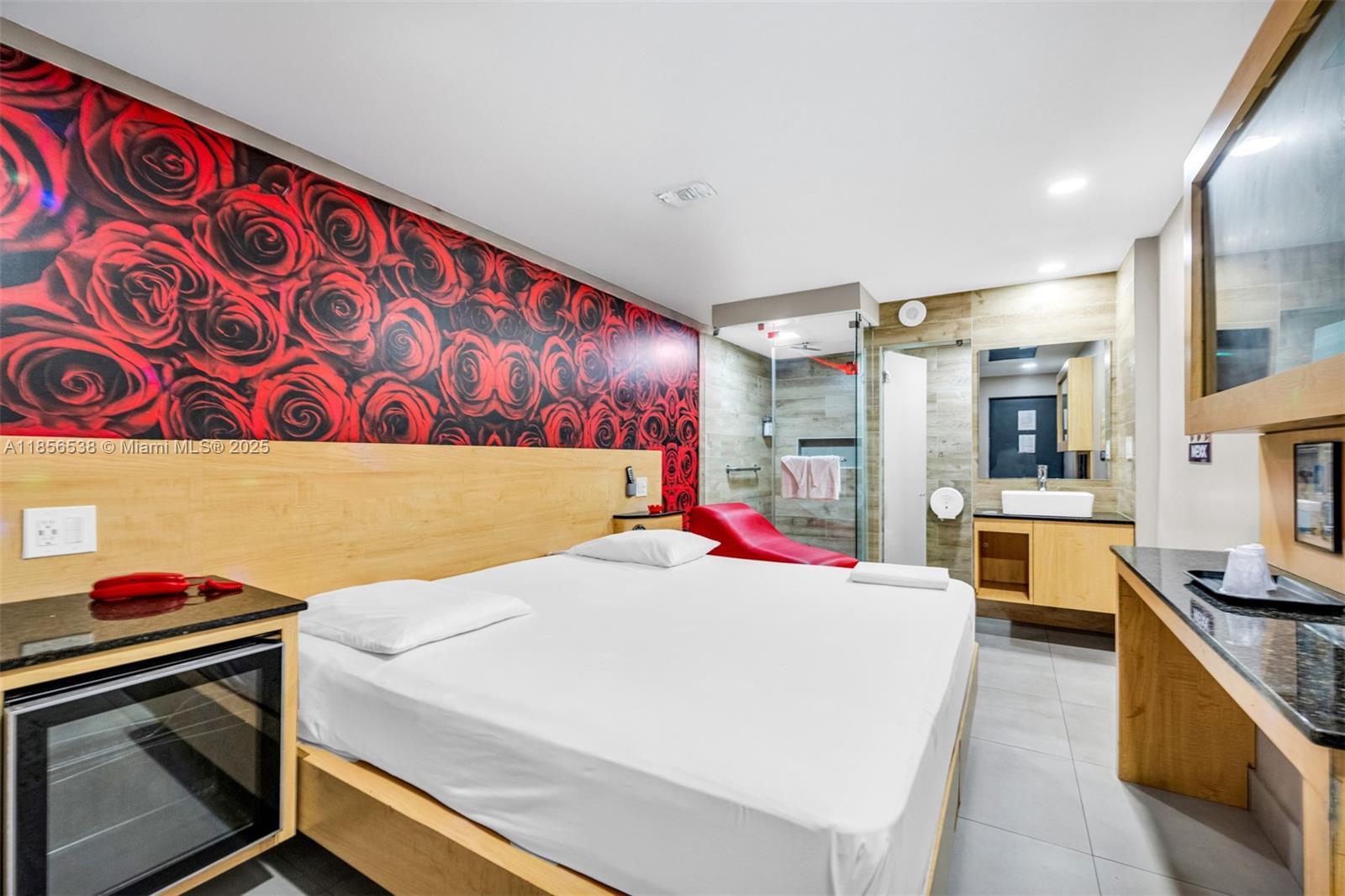   /   кв.футов $ 2025-08-11 0 Фото