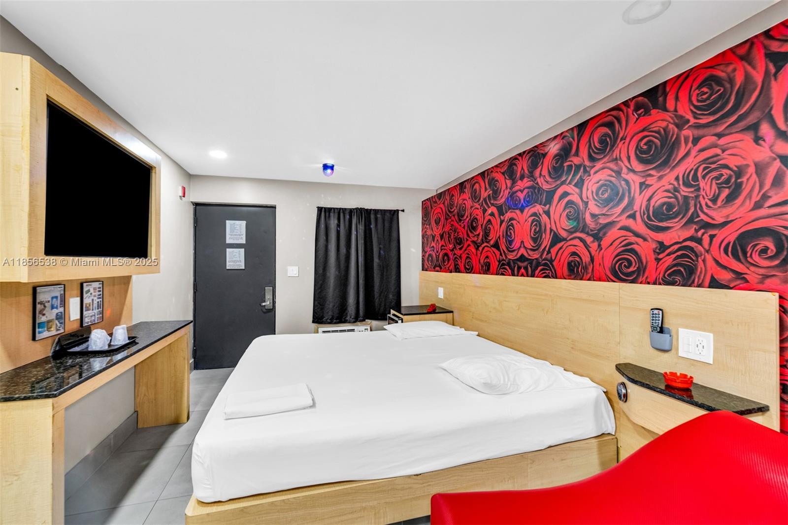   /   кв.футов $ 2025-08-11 0 Фото
