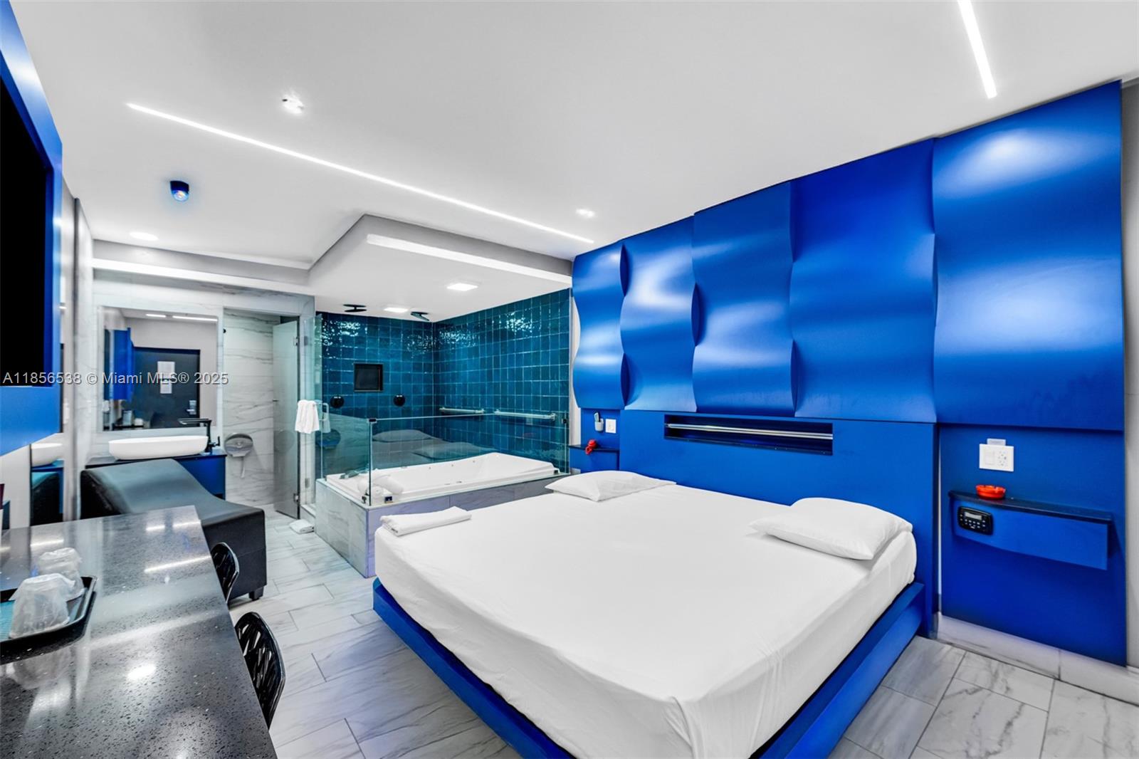   /   кв.футов $ 2025-08-11 0 Фото
