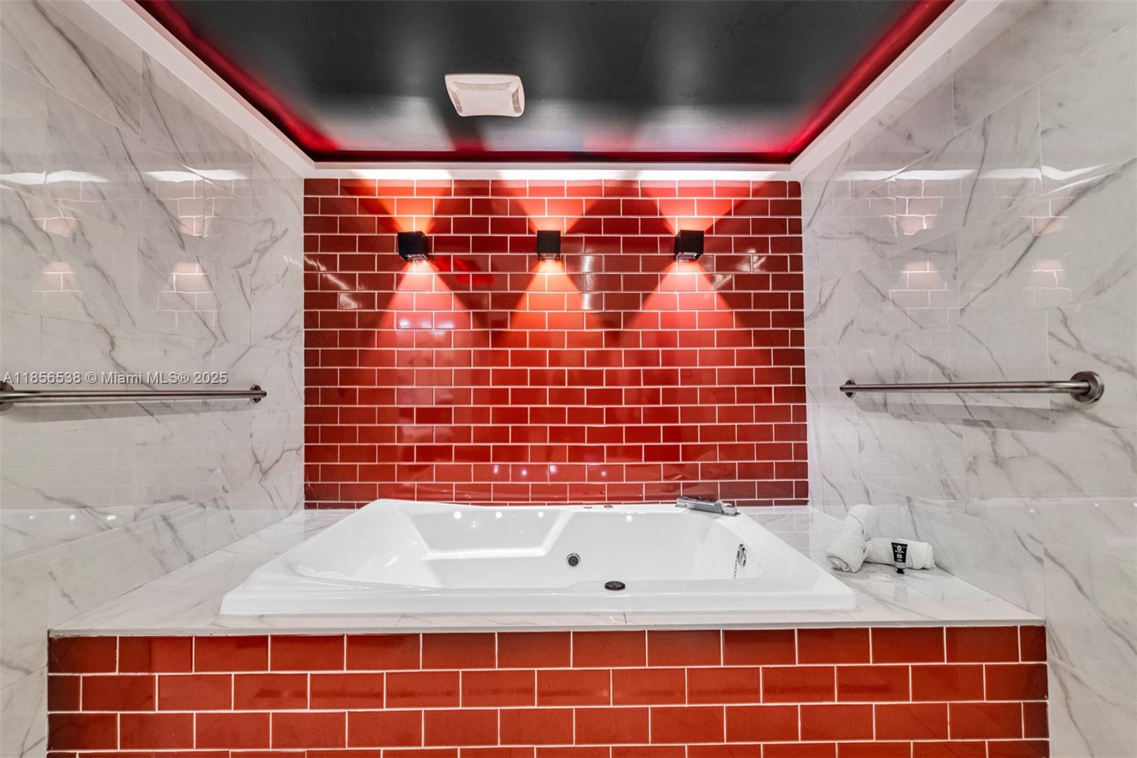   /   кв.футов $ 2025-08-11 0 Фото