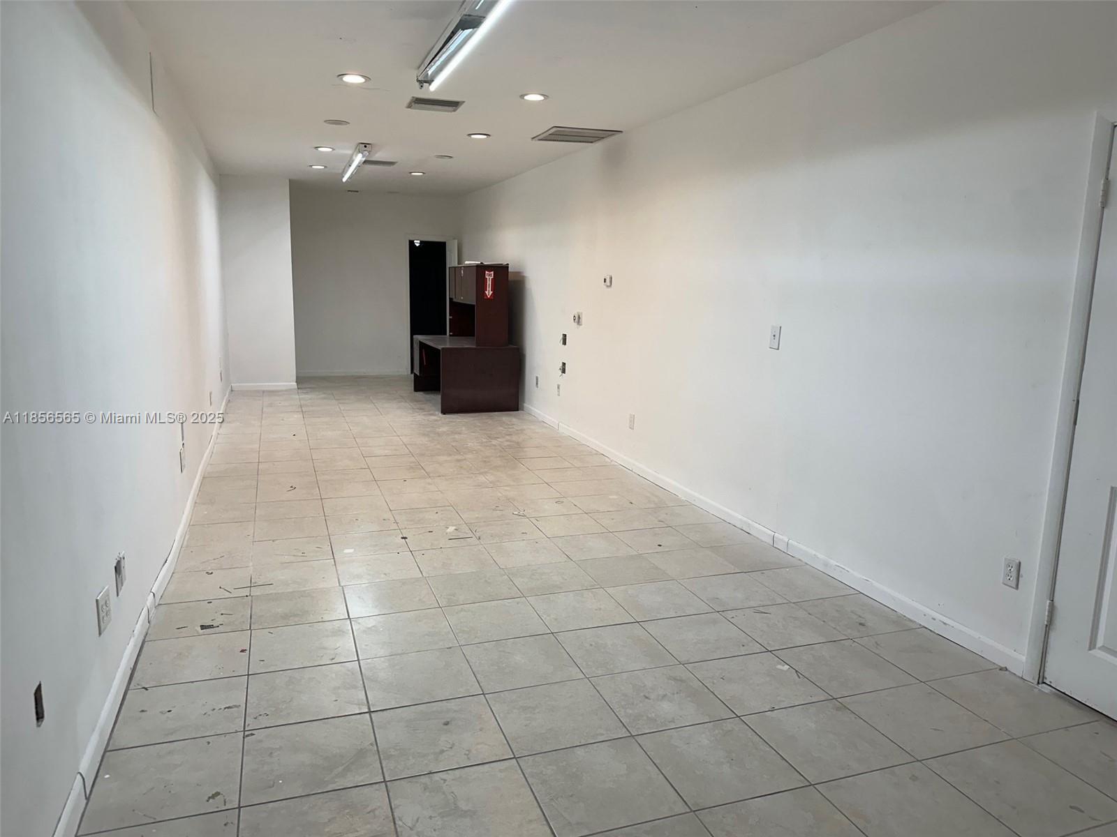 See details 470H / sq. ft. $ 2025-09-02 0 Photo