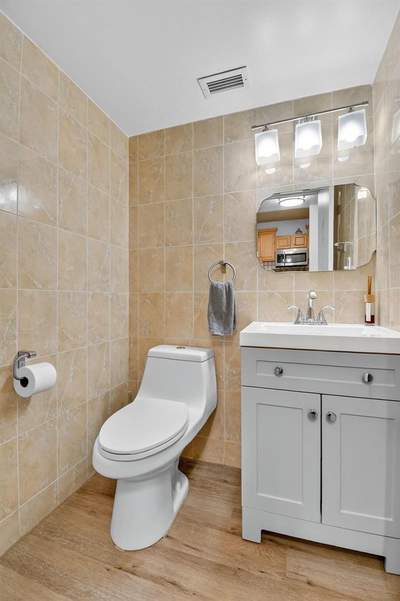 Photo of 3725 Ocean  #405, Hollywood, Florida, 33019 - Separate guest bath