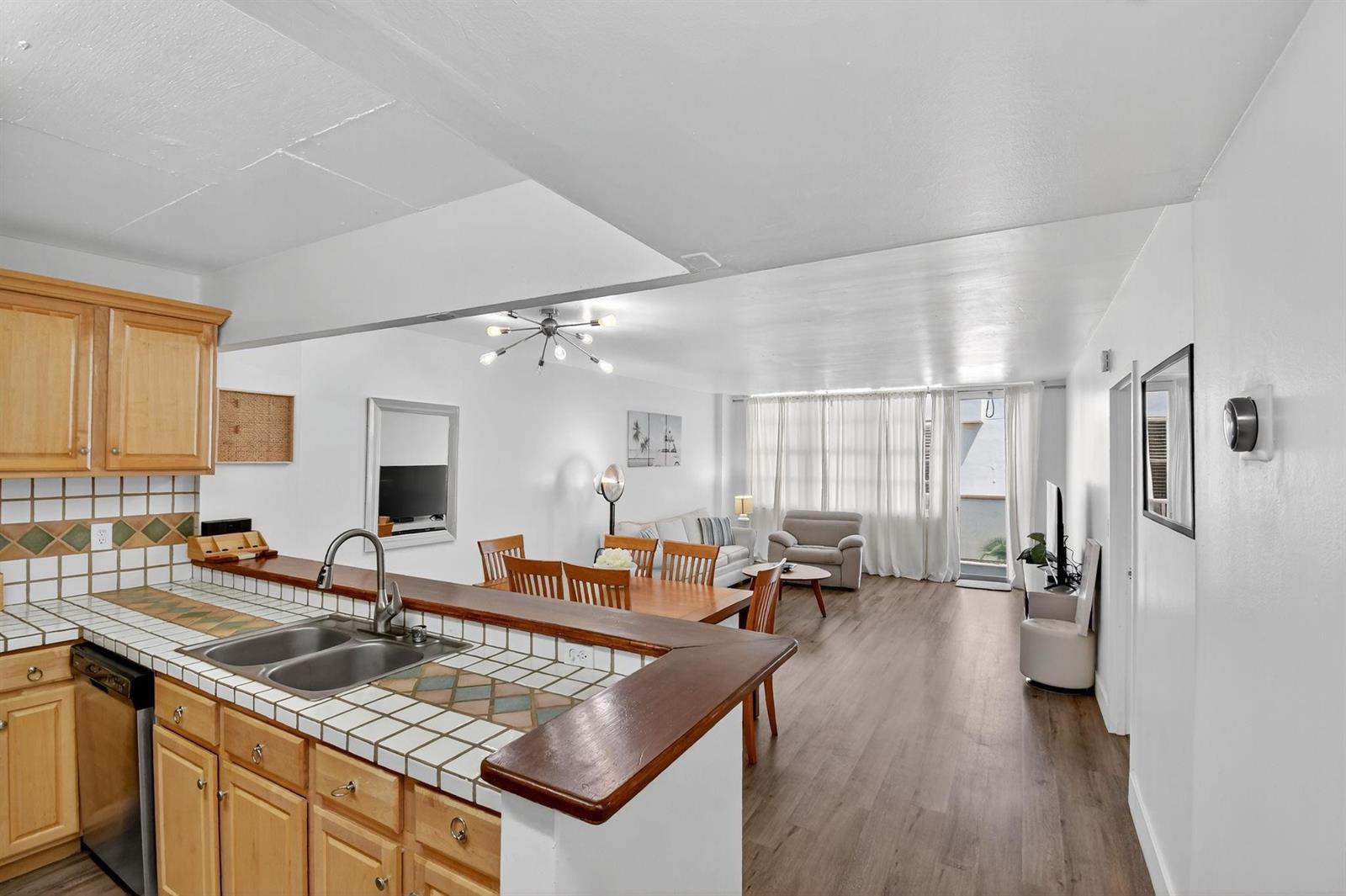 Photo of 3725 Ocean  #405, Hollywood, Florida, 33019 - Enter into great room