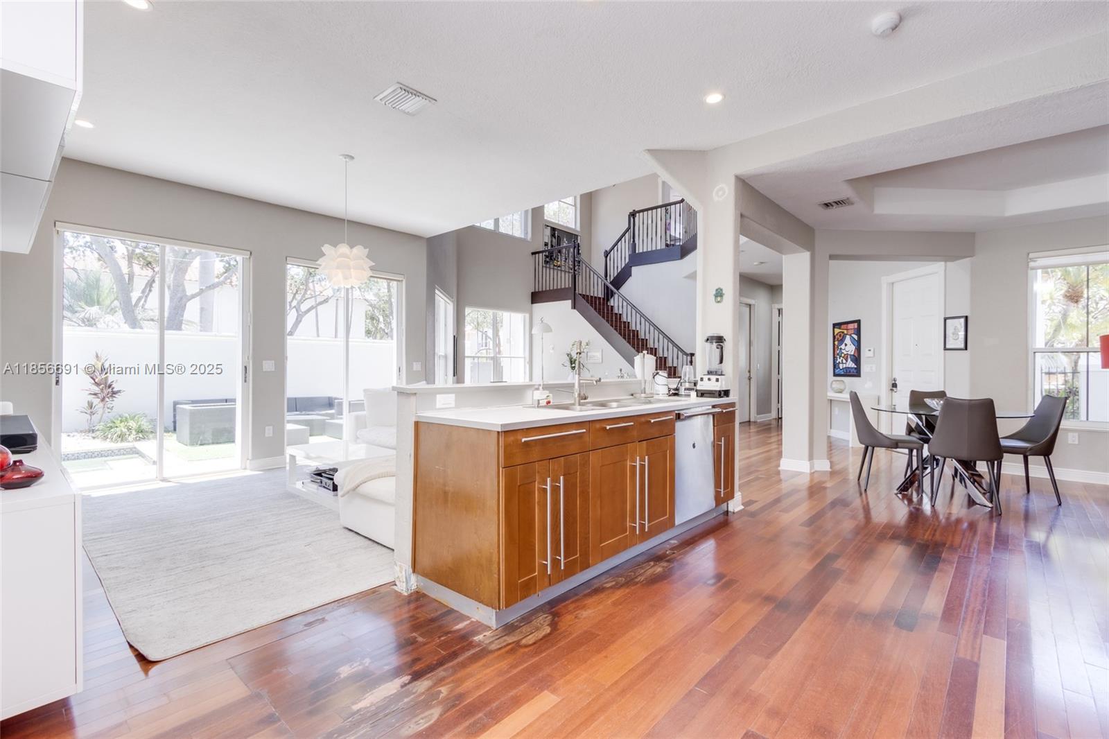 Photo of 1467 Mariner Way  (1467), Hollywood, Florida, 33019 - 