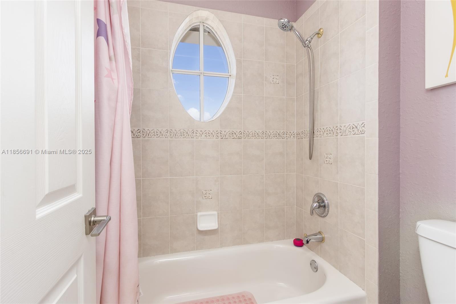 Photo of 1467 Mariner Way  (1467), Hollywood, Florida, 33019 - Jack & Jill shower