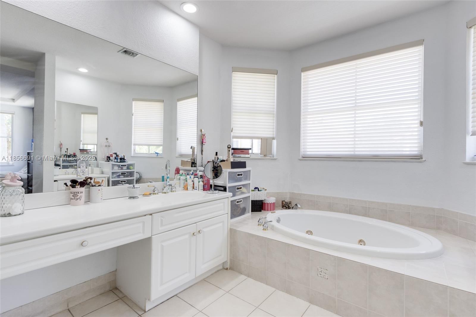 Photo of 1467 Mariner Way  (1467), Hollywood, Florida, 33019 - Master Bathroom