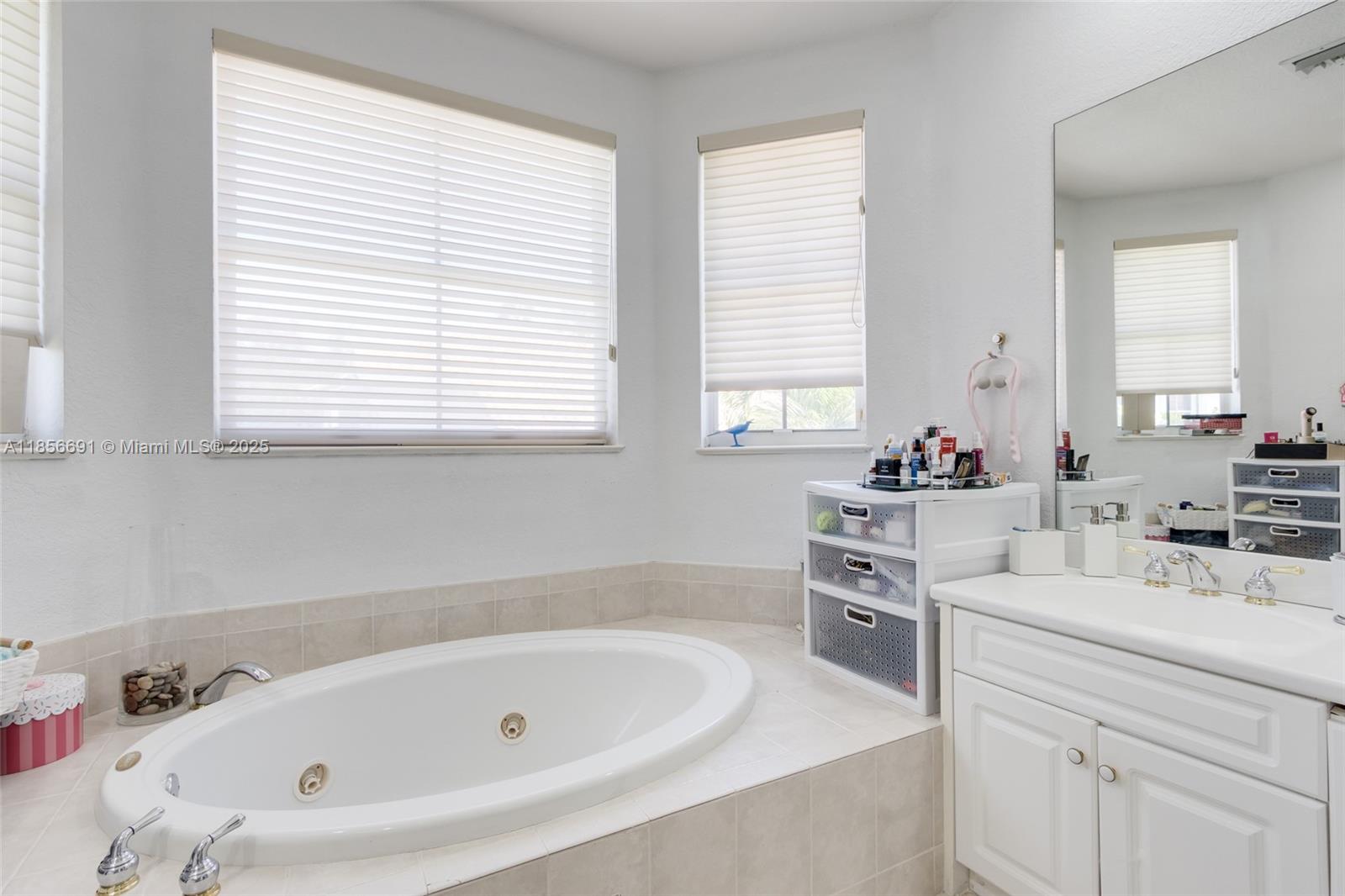 Photo of 1467 Mariner Way  (1467), Hollywood, Florida, 33019 - Master Bathroom