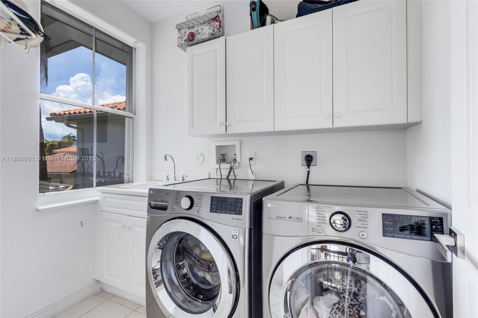 Photo of 1467 Mariner Way  (1467), Hollywood, Florida, 33019 - 