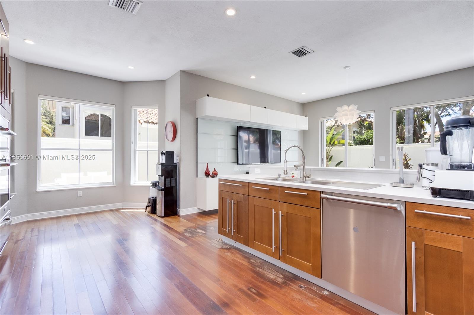 Photo of 1467 Mariner Way  (1467), Hollywood, Florida, 33019 - 