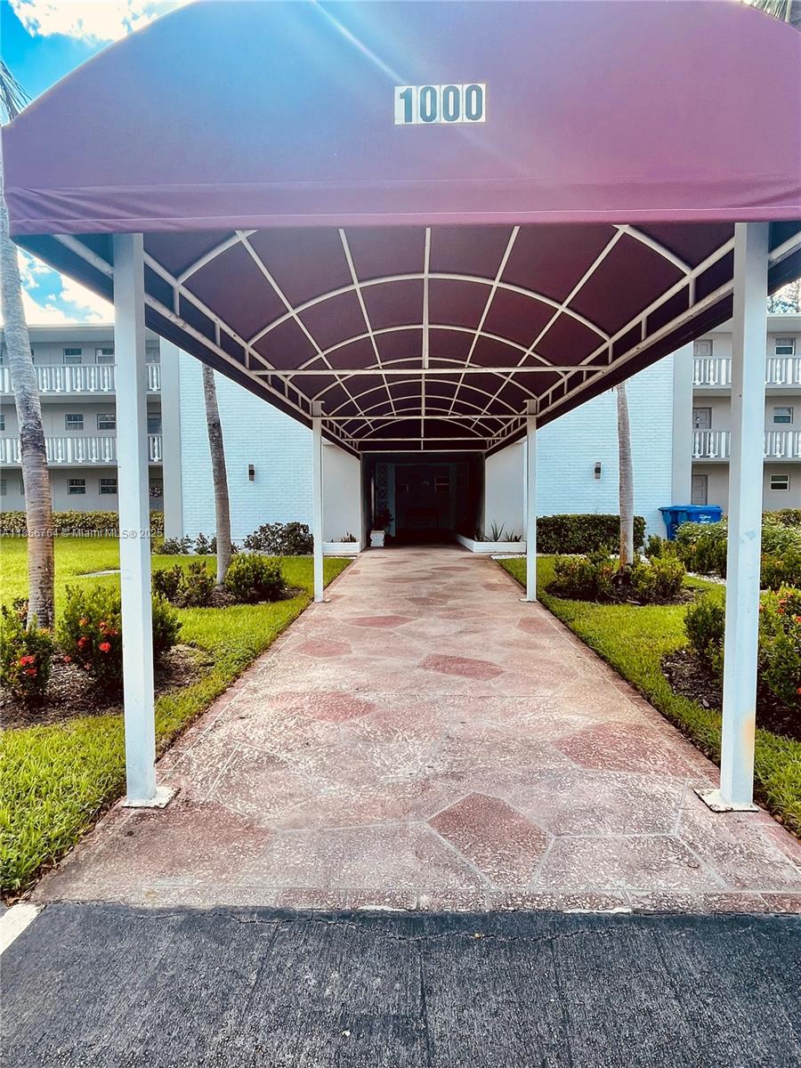 See details 111 2 / 2 961 sq. ft. $ 2025-08-11 0 Photo
