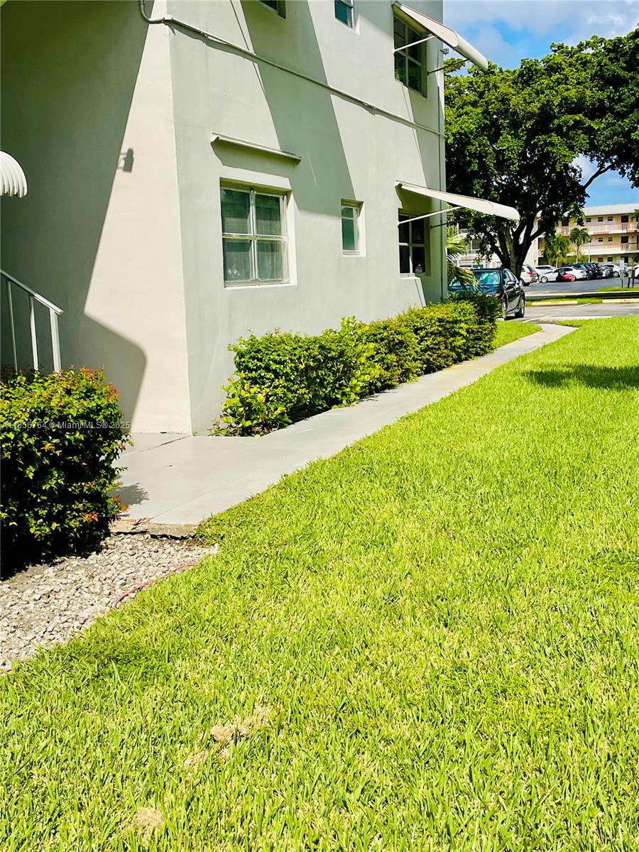 See details 111 2 / 2 961 sq. ft. $ 2025-08-11 0 Photo
