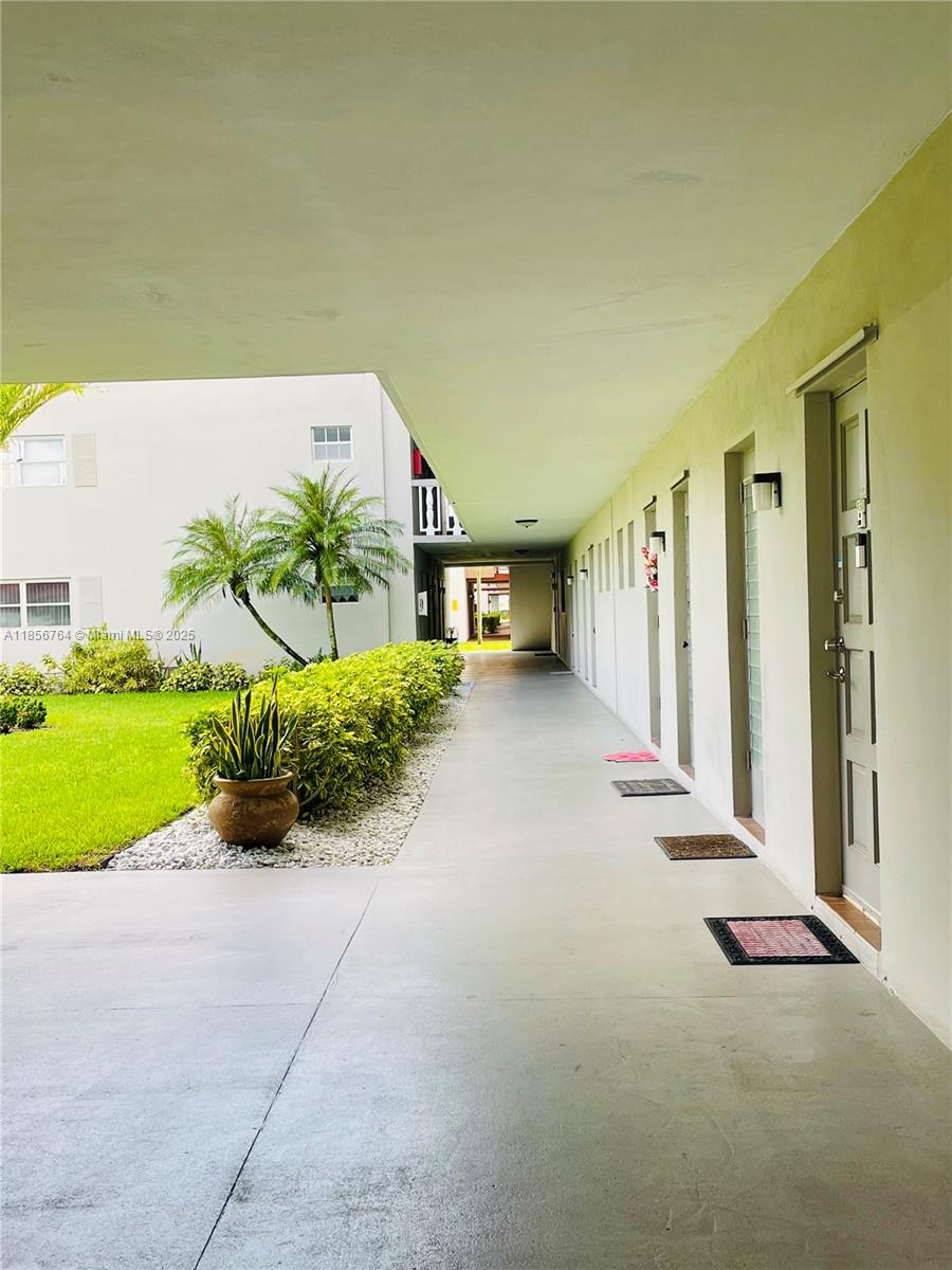 See details 111 2 / 2 961 sq. ft. $ 2025-08-11 0 Photo