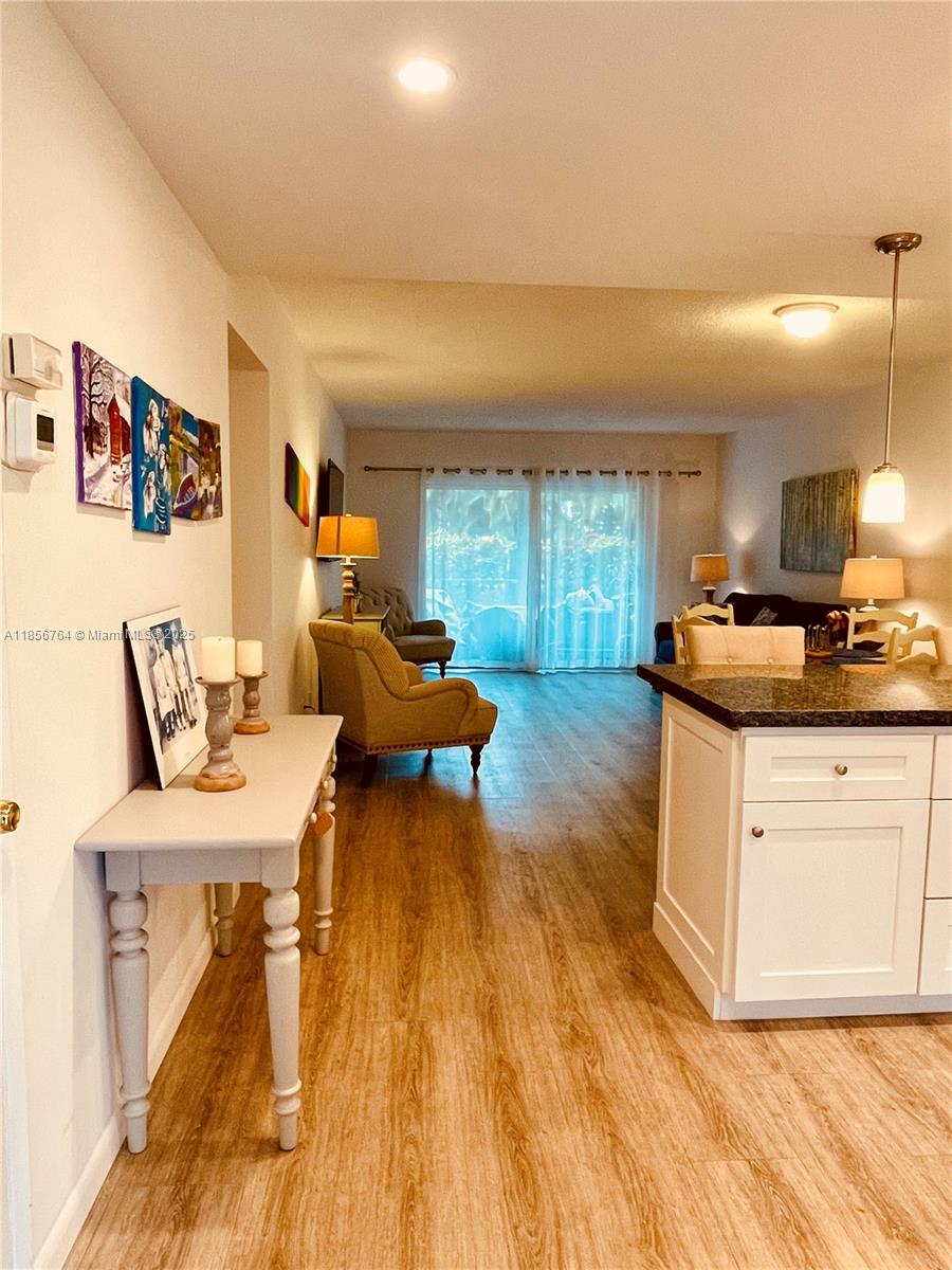 See details 111 2 / 2 961 sq. ft. $ 2025-08-11 0 Photo