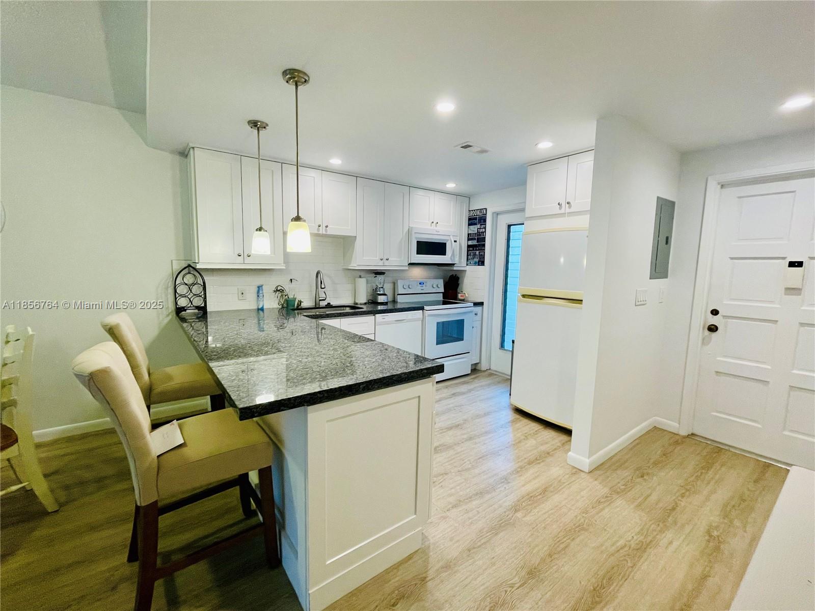 See details 111 2 / 2 961 sq. ft. $ 2025-08-11 0 Photo