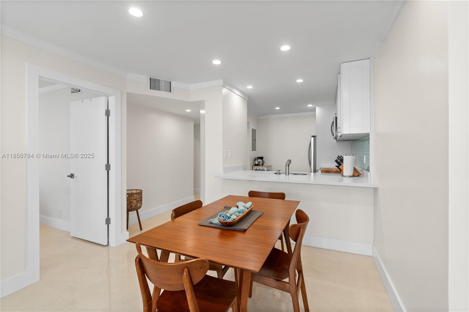 Photo of 3725 Ocean Dr  #1225, Hollywood, Florida, 33019 - 
