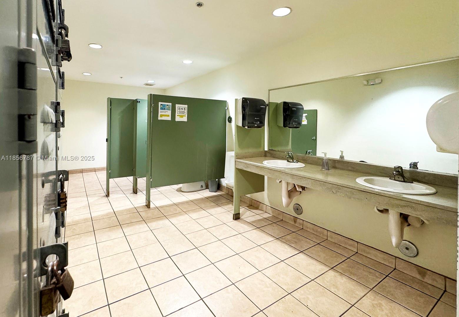 See details / sq. ft. $ 2025-08-11 0 Photo