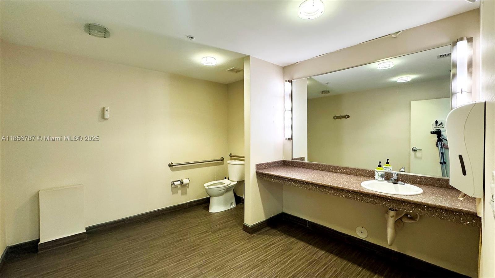 See details / sq. ft. $ 2025-08-11 0 Photo
