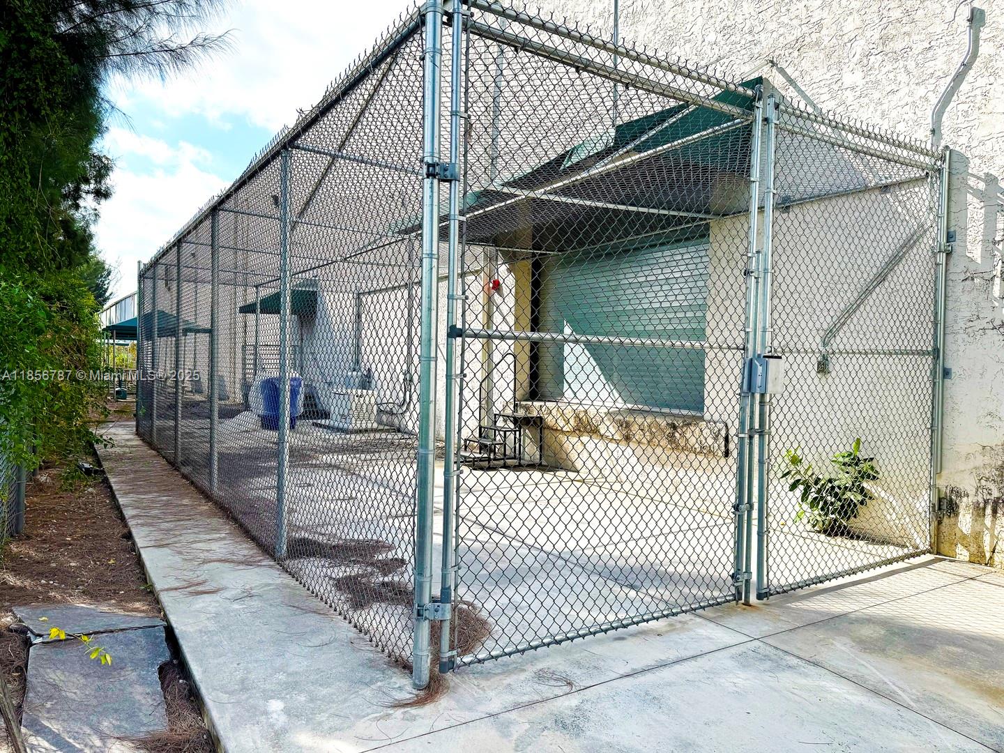 See details / sq. ft. $ 2025-08-11 0 Photo