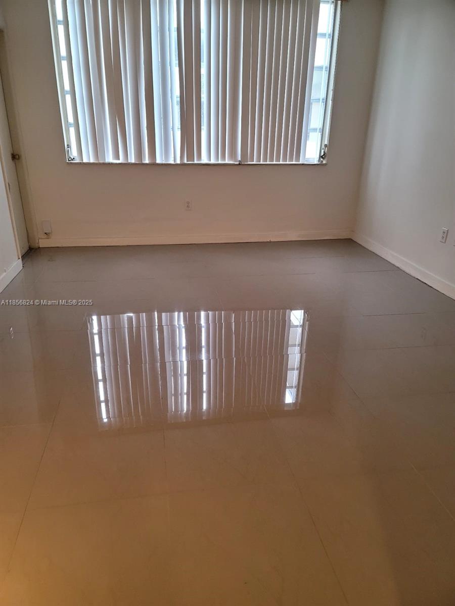 315-1 1 / 1 909 sq. ft. $ 2025-08-11 0 Photo