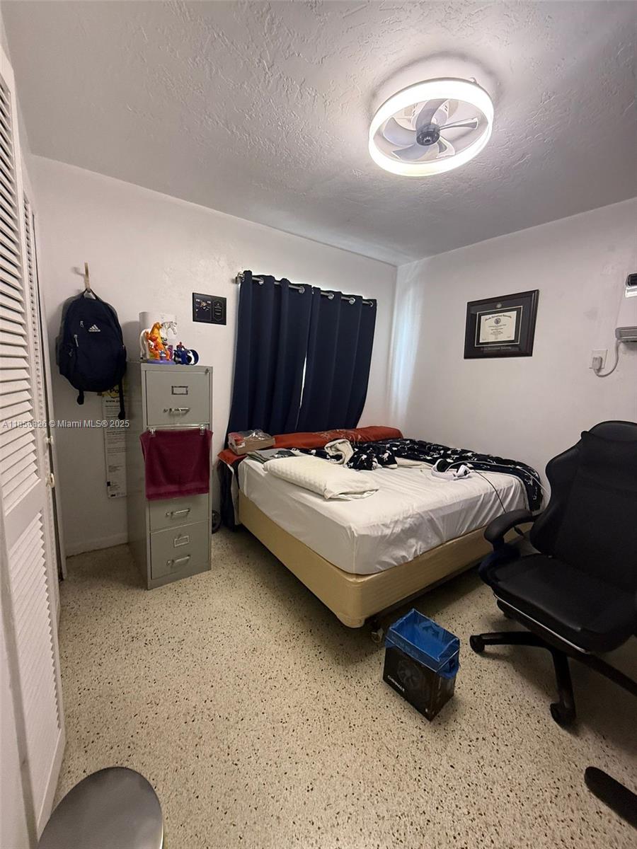   /   кв.футов $ 2025-08-11 0 Фото