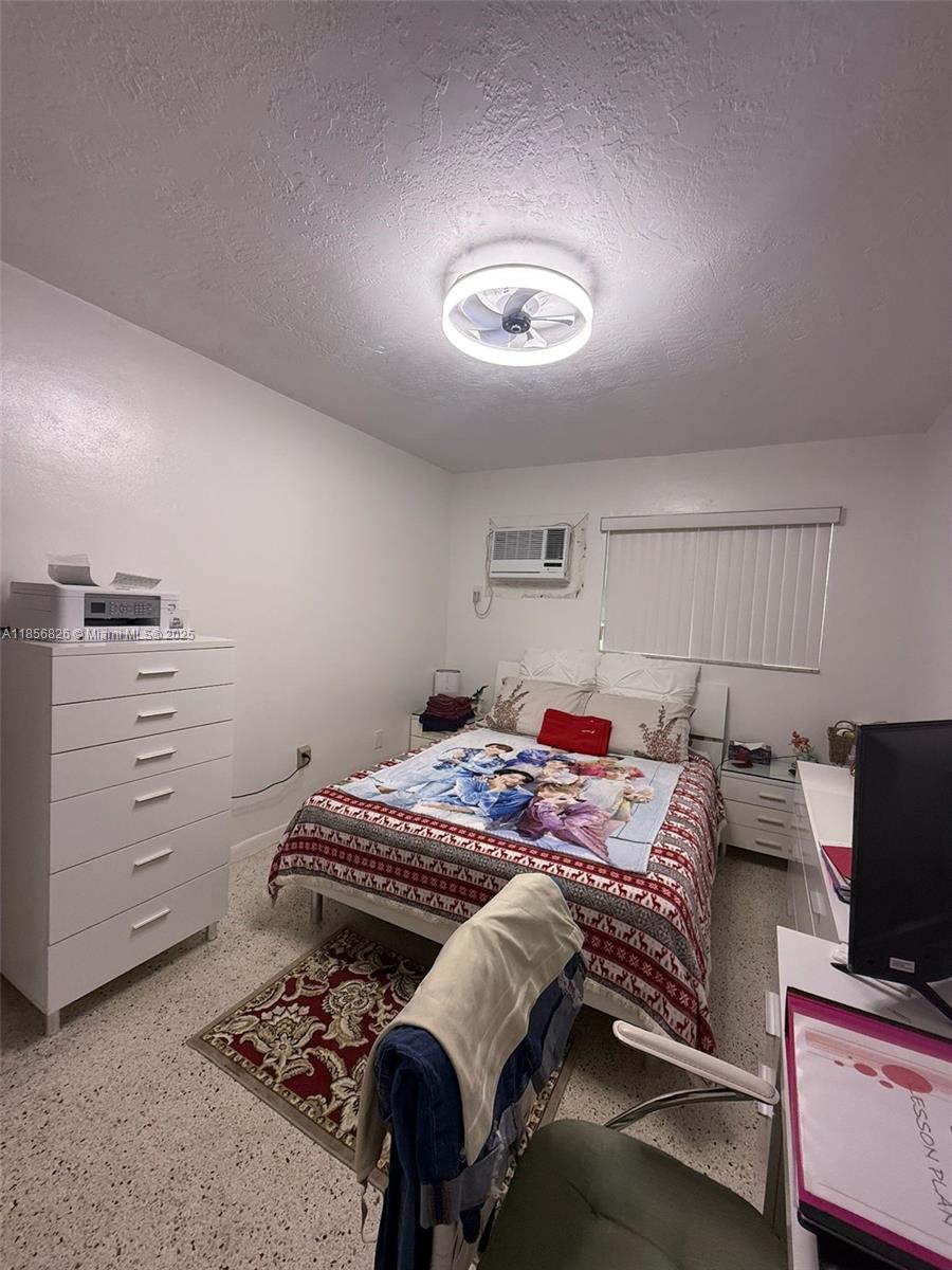  /   кв.футов $ 2025-08-11 0 Фото