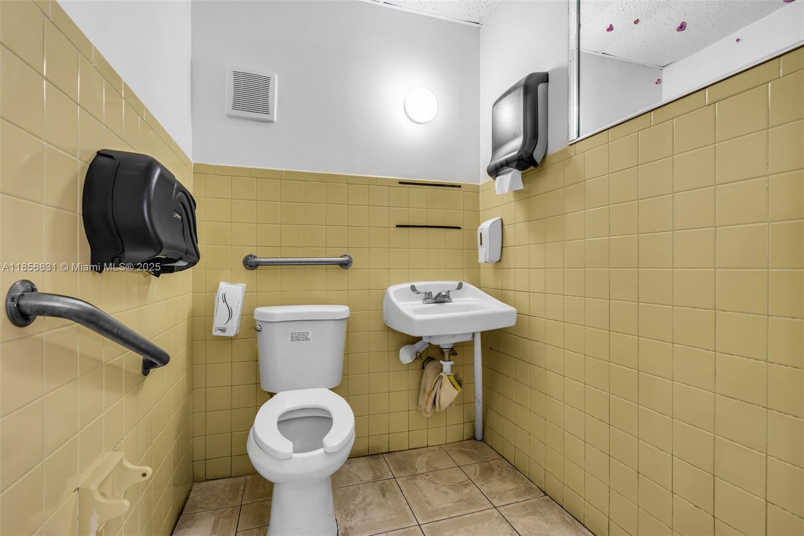 See details / sq. ft. $ 2025-08-11 0 Photo
