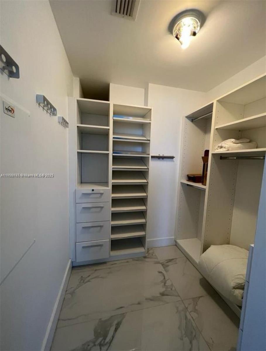 See details 2805 2 / 2 1463 sq. ft. $ 2025-08-11 0 Photo
