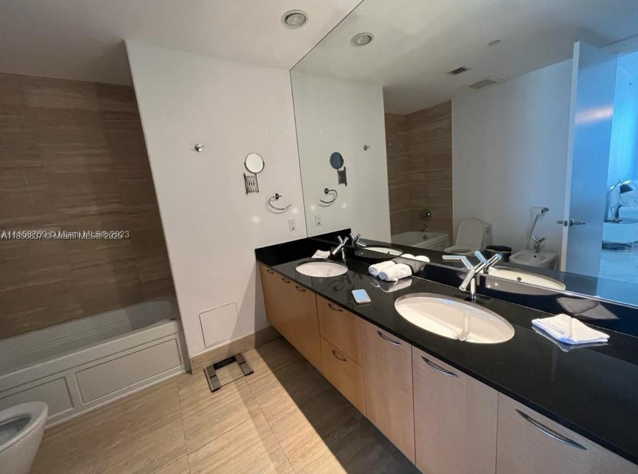 See details 2805 2 / 2 1463 sq. ft. $ 2025-08-11 0 Photo