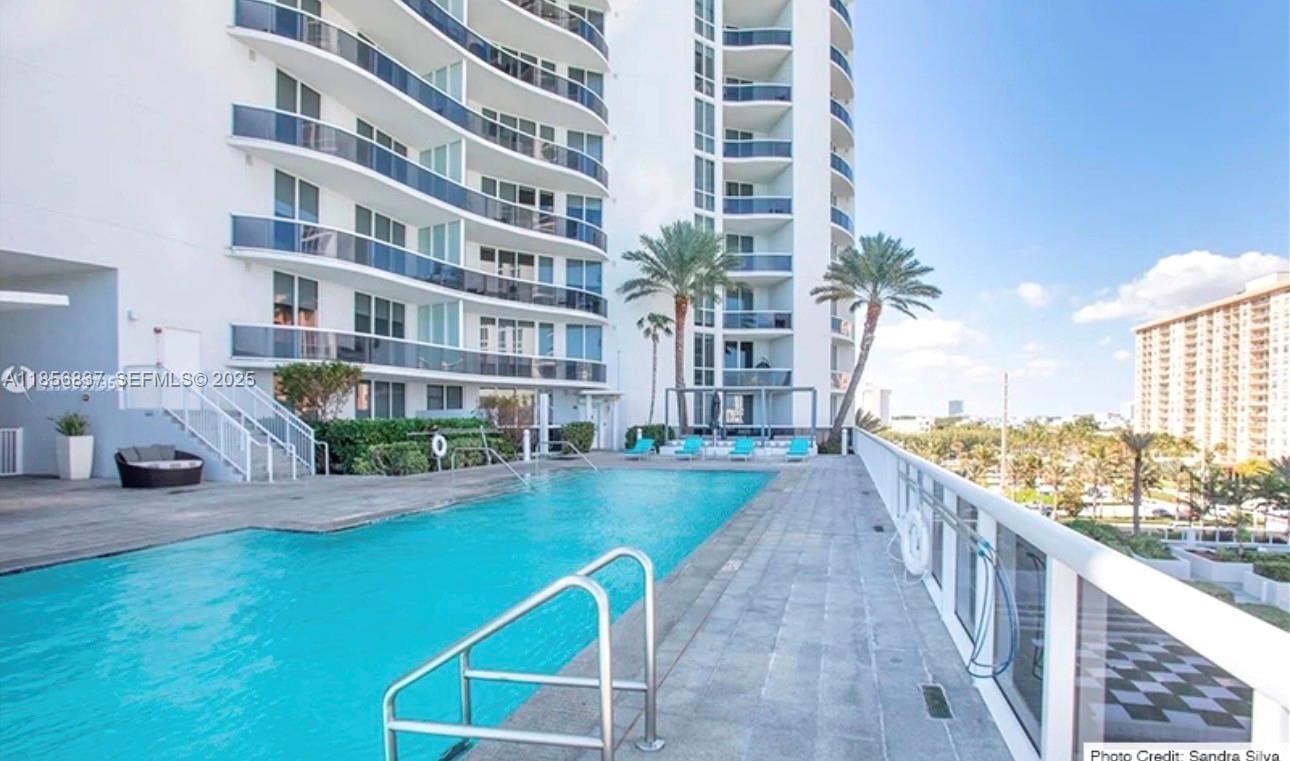 See details 2805 2 / 2 1463 sq. ft. $ 2025-11-21 0 Photo