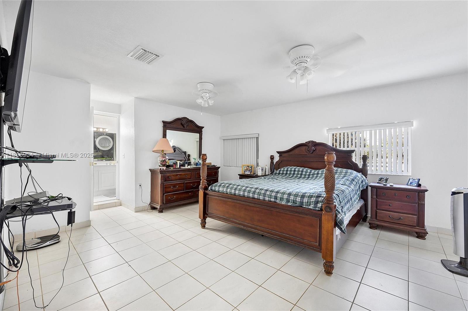 Ver detalles / sq. ft. $ 2025-08-11 0 foto