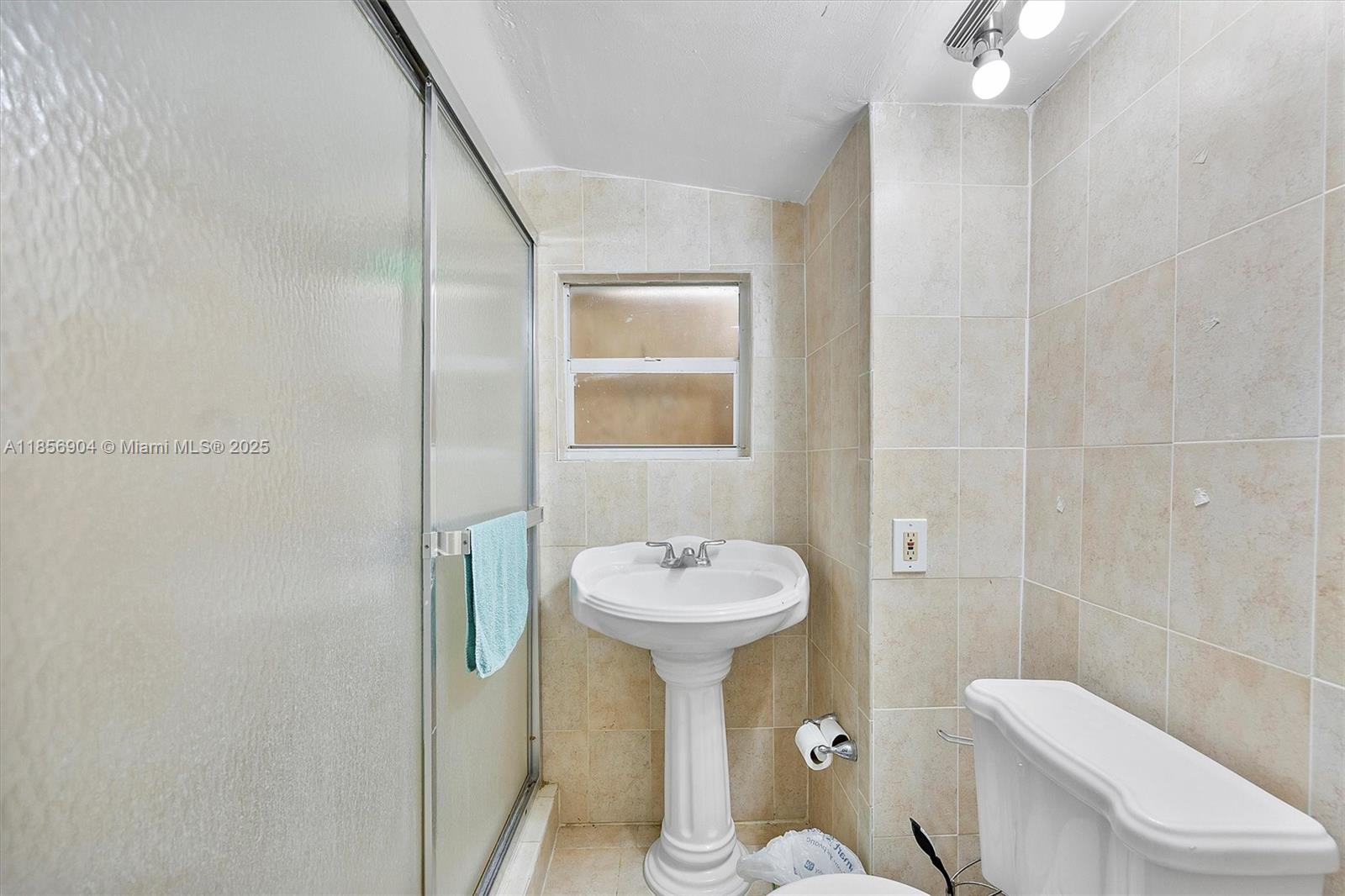 Ver detalles / sq. ft. $ 2025-08-11 0 foto