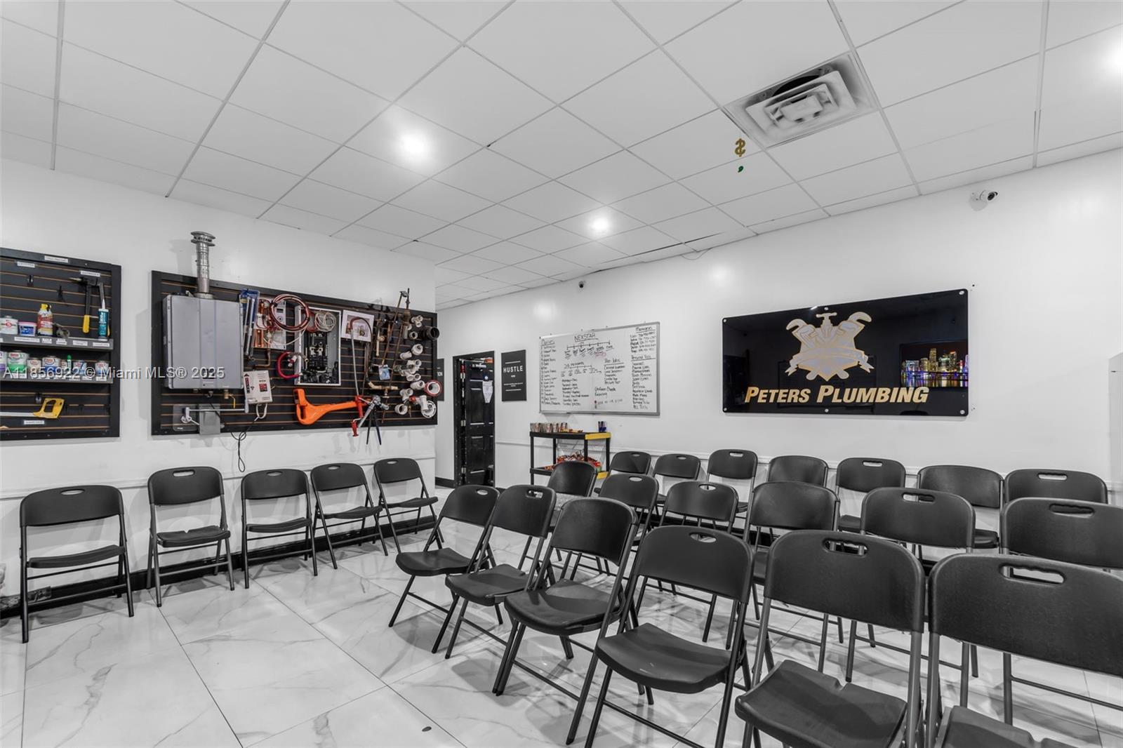 Подробнее A / кв.футов $ 2025-08-11 0 Фото