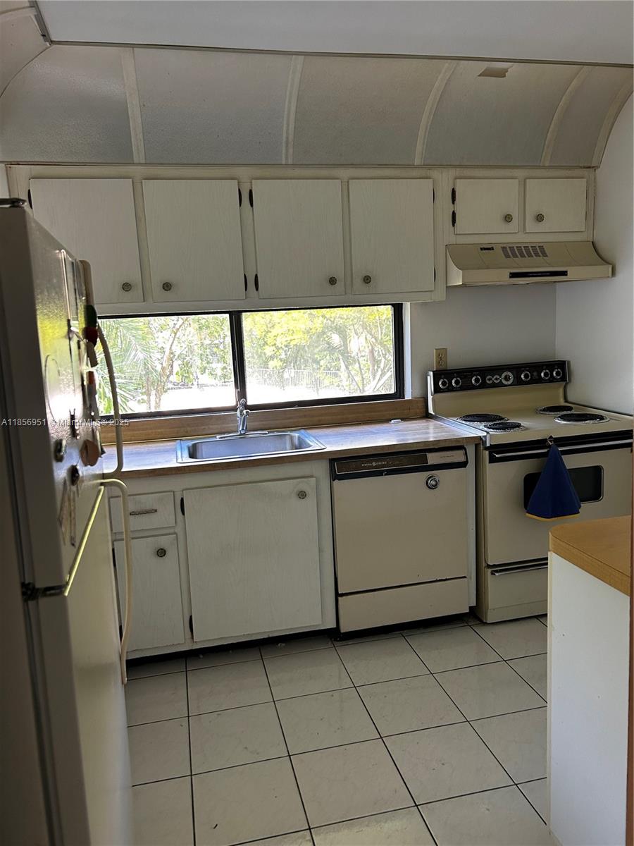 Photo of 16919 Bay Rd  #206, Sunny Isles Beach, Florida, 33160 - 