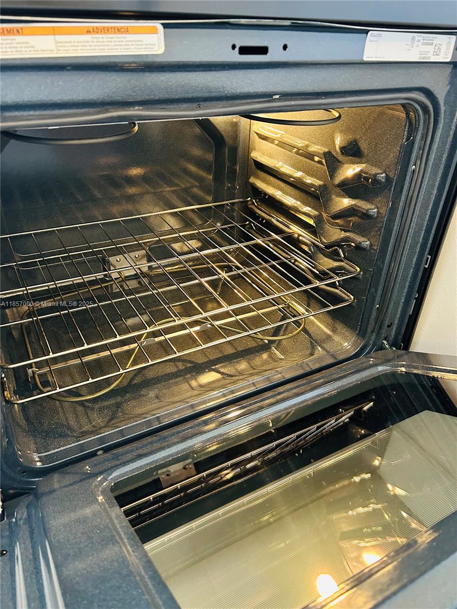 Photo of 17021 N Bay Rd  #427, Sunny Isles Beach, Florida, 33160 - new oven