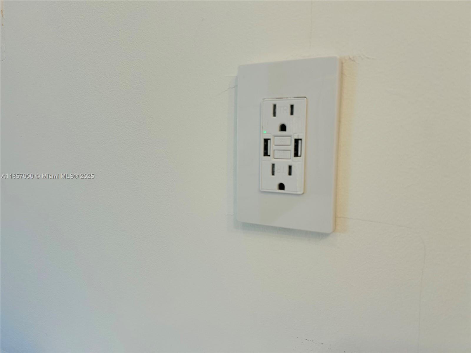 Photo of 17021 N Bay Rd  #427, Sunny Isles Beach, Florida, 33160 - USB outlet