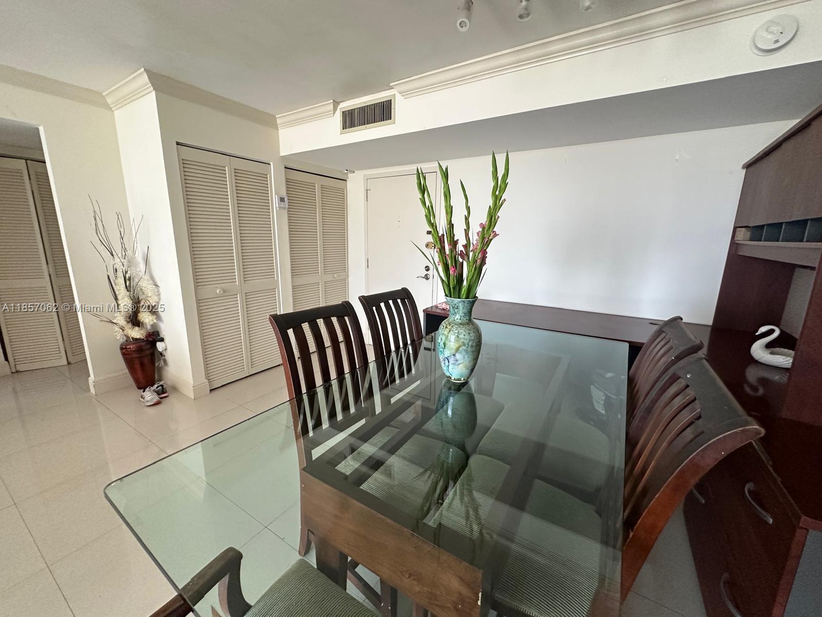 2202 2 / 2 1507 sq. ft. $ 2025-09-23 0 foto