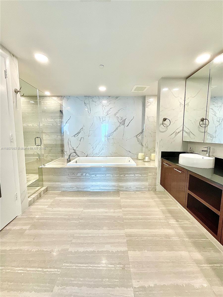 Photo of 3951 Ocean Dr  #1903, Hollywood, Florida, 33019 - 